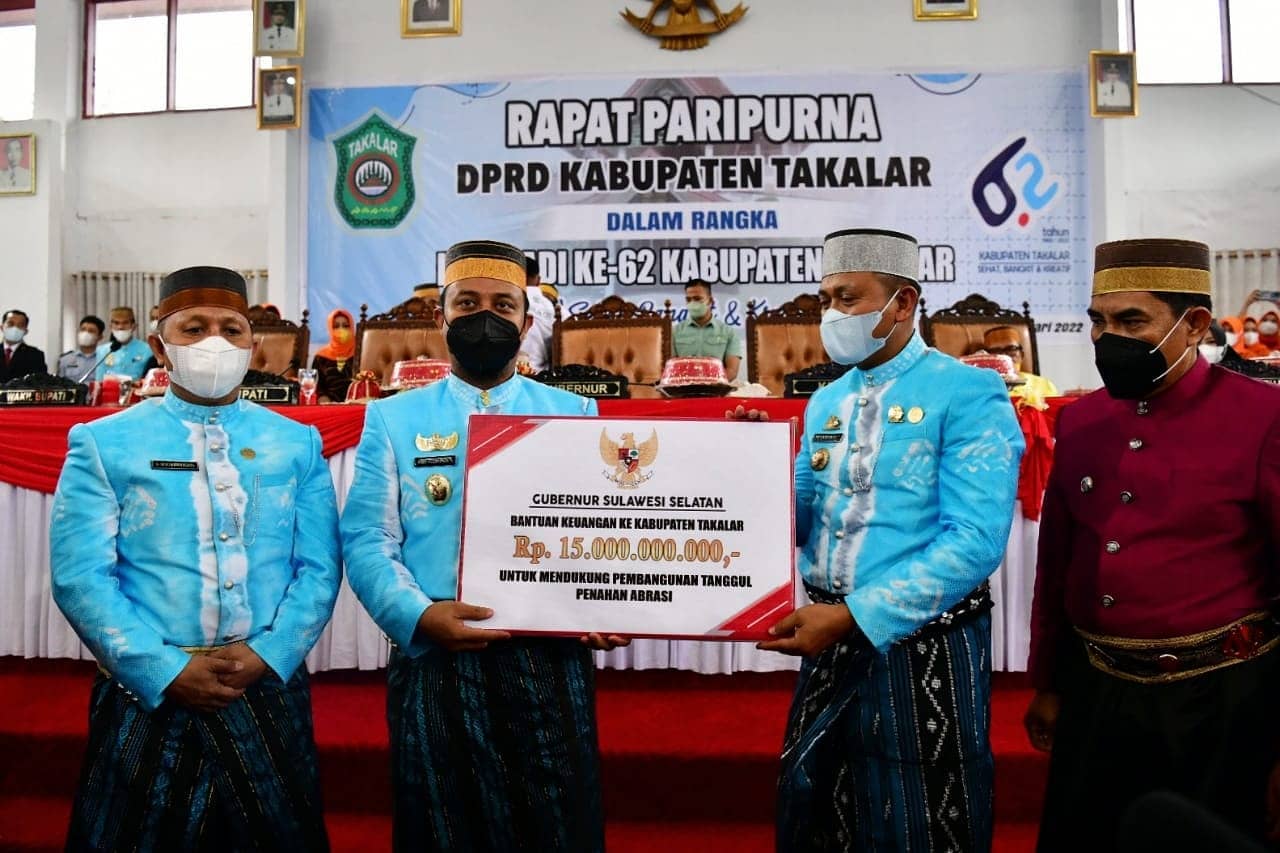 Andi Sudirman Serahkan Bantuan Rp15 Miliar Untuk Penanganan Abrasi Pesisir di Takalar